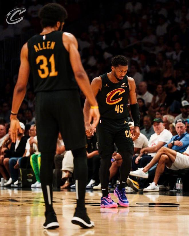 最多领先40分!骑士狂胜热火3-0夺赛点 阿伦22+10热巴22+9